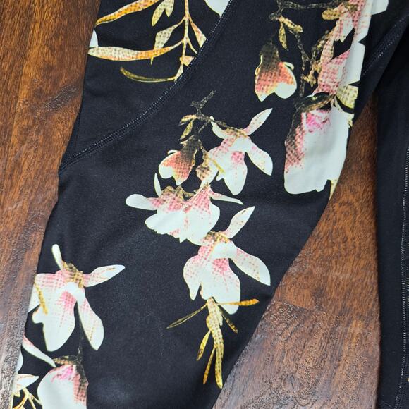 Athleta Stash Pocket Floral Salutation Tight, Small - Picture 7 of 10